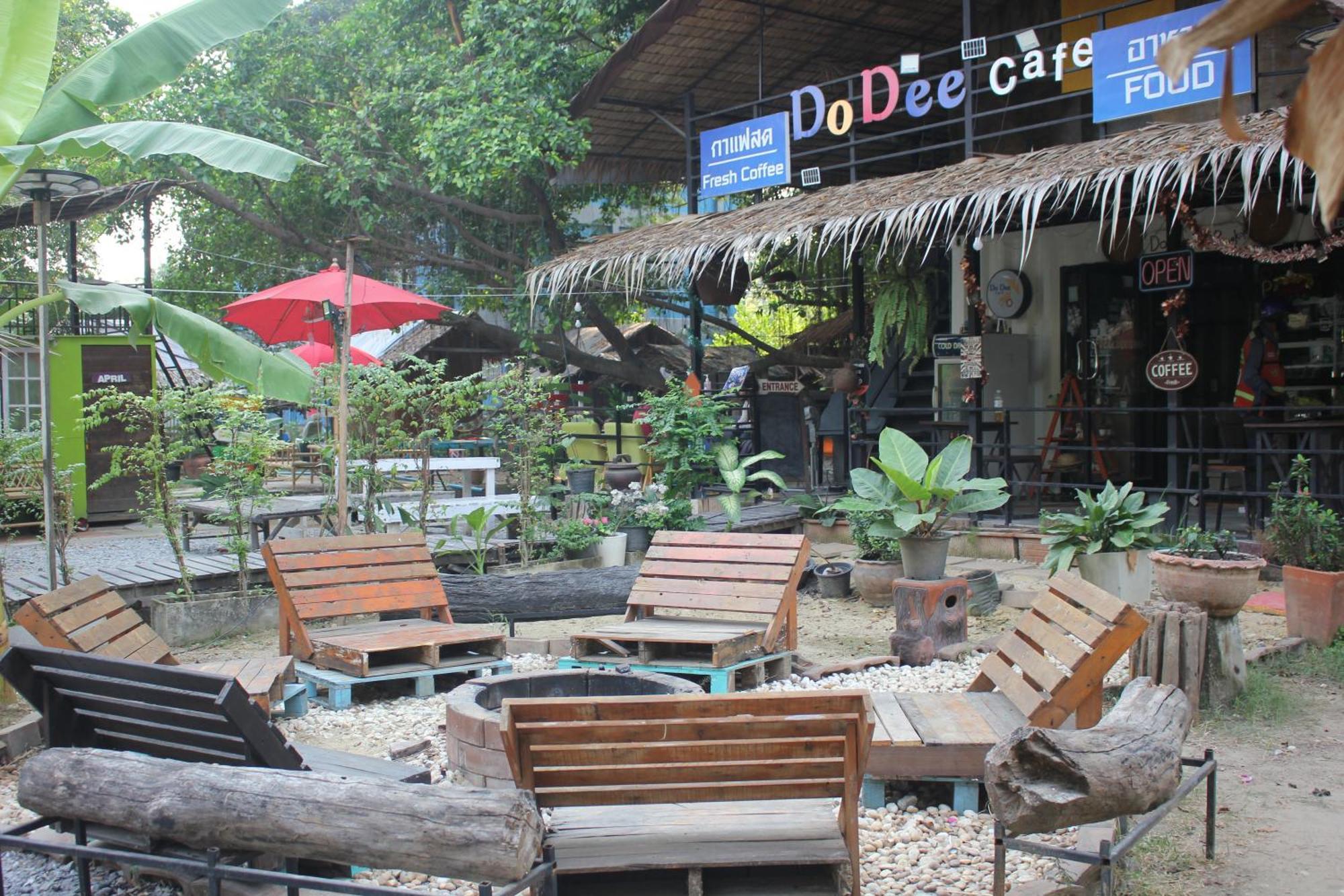 Do Dee Cafe Bangkok Hostel Exterior photo