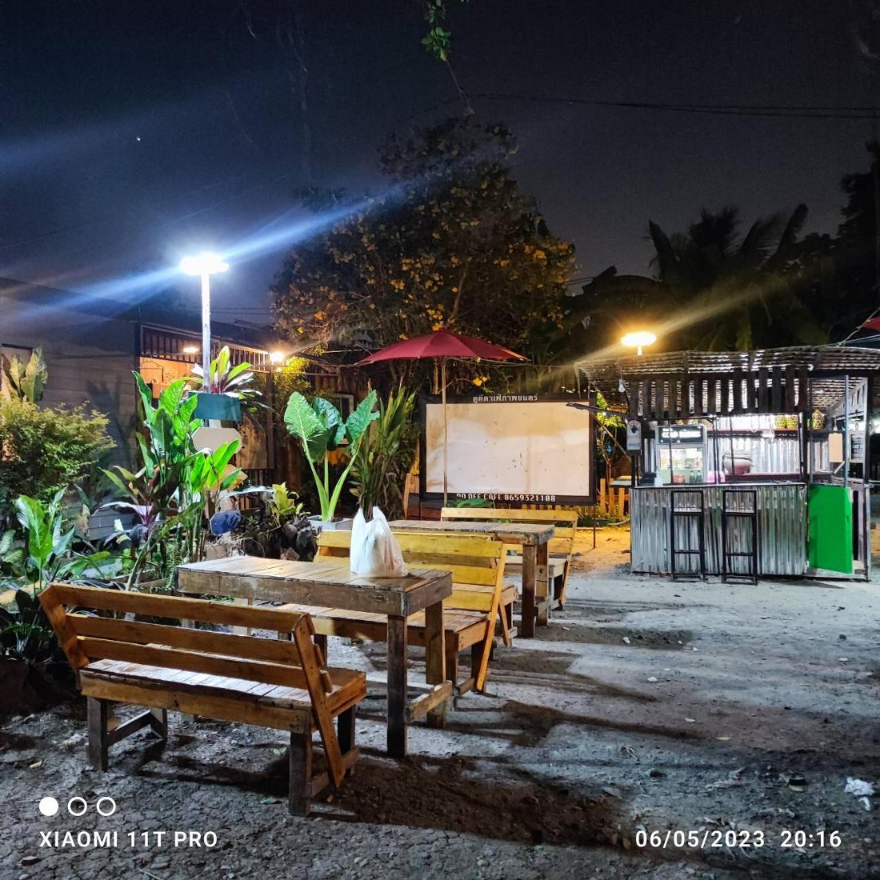 Do Dee Cafe Bangkok Hostel Exterior photo